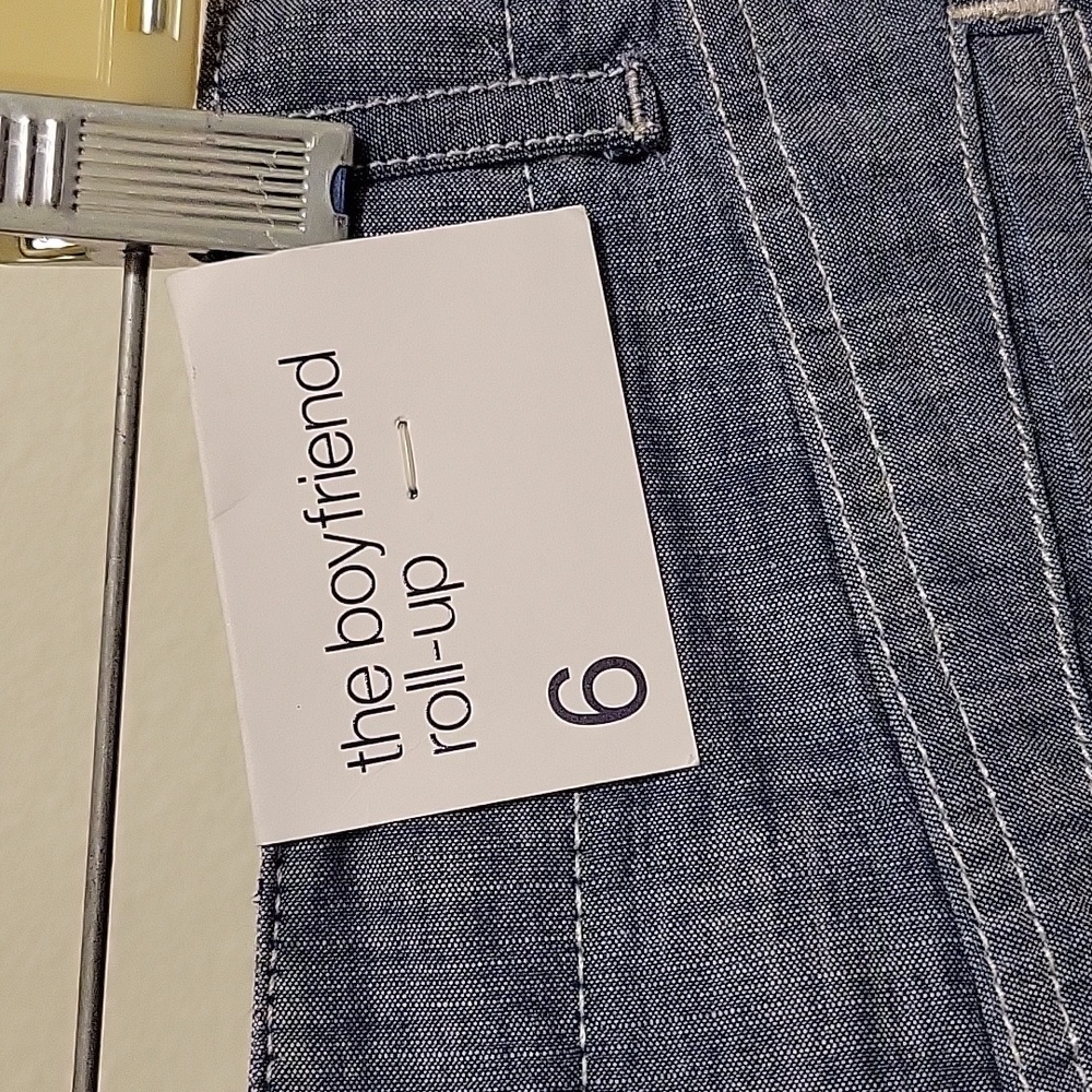 Gap The Boyfriend Roll-Up Chambray Shorts NWT - Picture 4 of 6